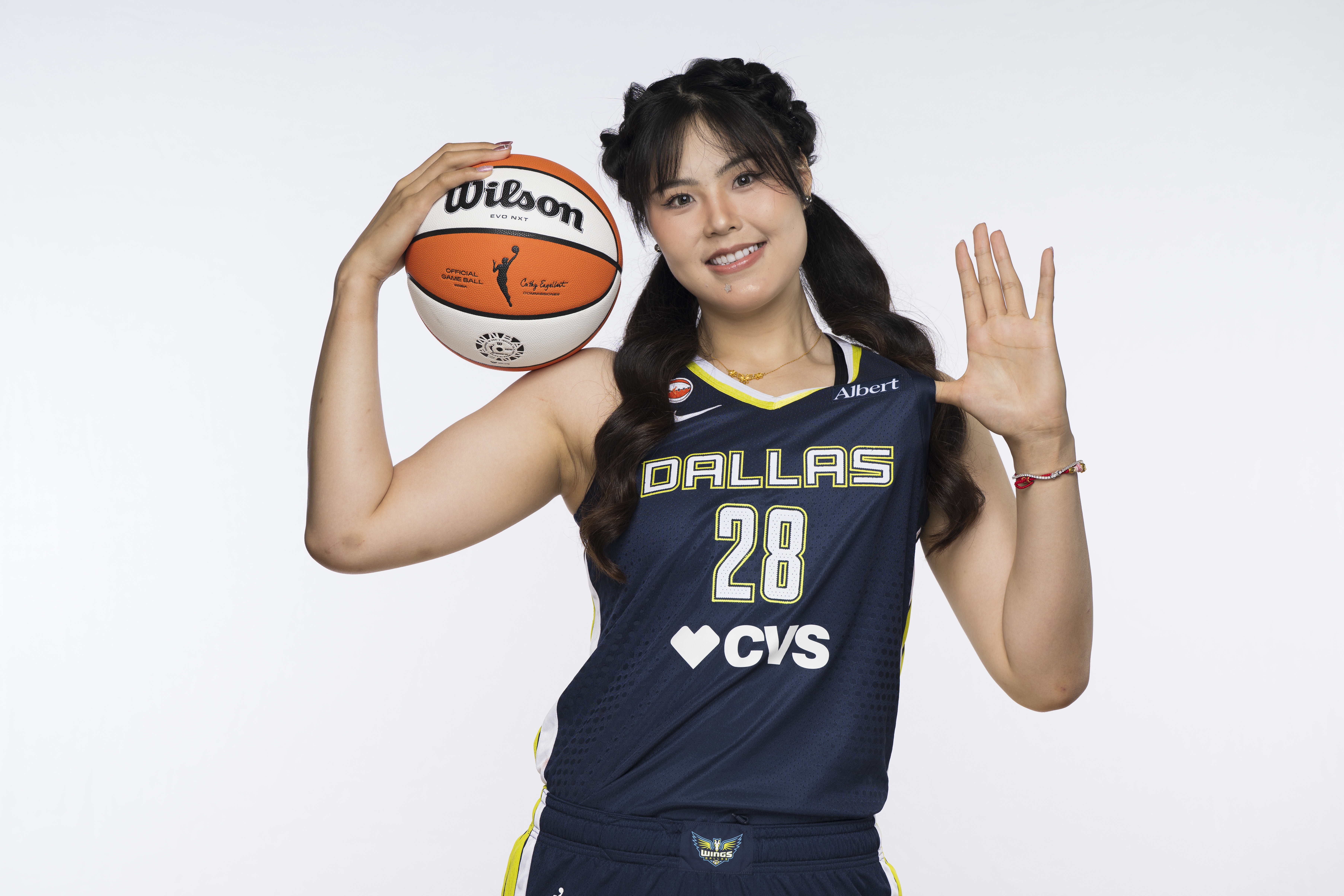 中欧体育-李月汝WNBA季前赛首秀8分8板 佩奇三分6中4独得20分率队取胜